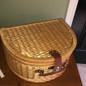 Wicker picnic basket